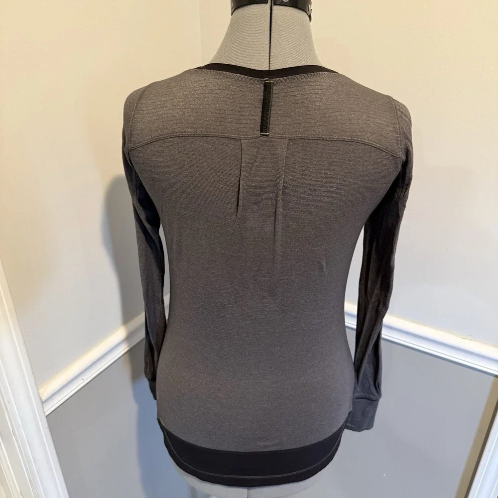 Lululemon Shirt Women's Race Me Long Sleeve Heathered Gray Gym Workout Lounge‎
